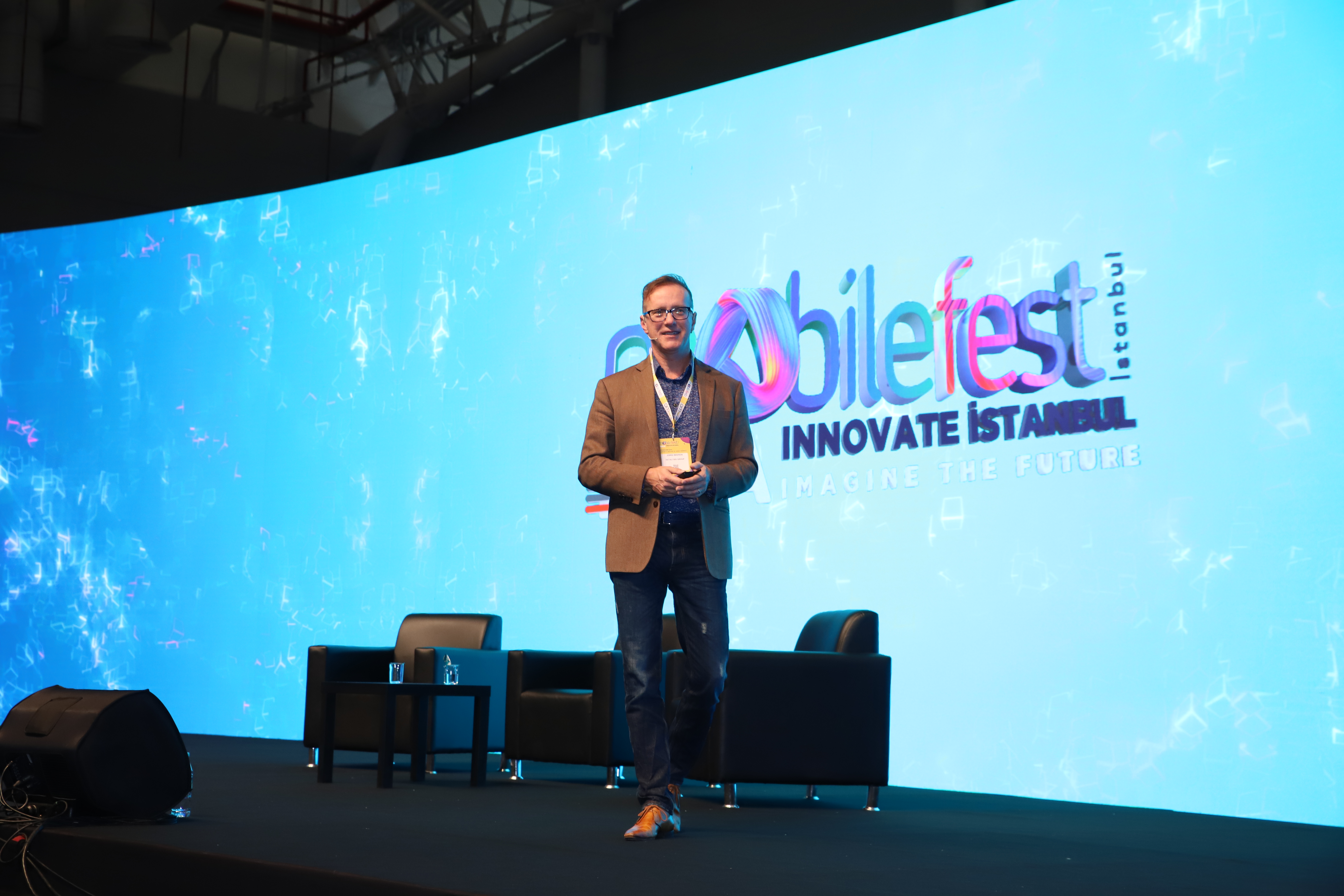 Joris Beerda keynote speaking at MobileFest Istanbul